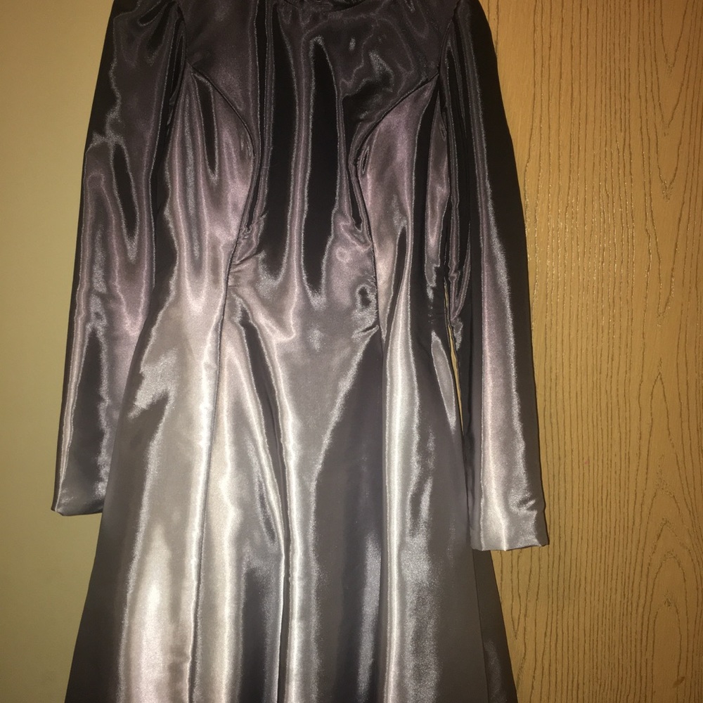 Dresses - Picture 3 of 3